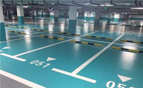 合水合水环氧地坪中涂：构筑坚固地面的关键环节